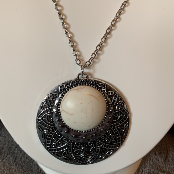 Set of Three (3) Paparazzi Necklaces & Matching Earrings. NWT - Picture 3 of 7